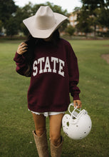 Load image into Gallery viewer, State of Mind Appliqué Mockneck- Maroon
