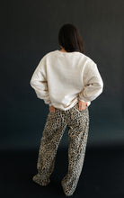 Load image into Gallery viewer, The Diamond Label Sweatshirt- Cream

