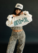 Load image into Gallery viewer, The Diamond Label Sweatshirt- Cream
